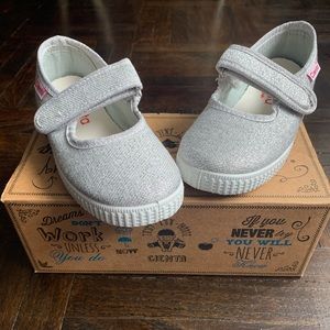 NEVER WORN Cienta sparkly Mary Jane sneakers